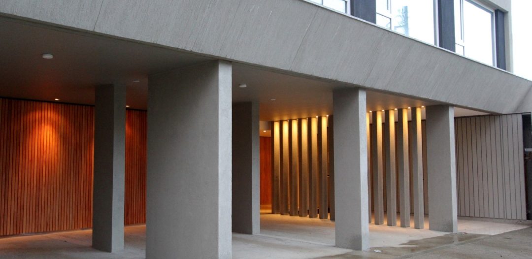 ALQUILER – Departamento de 2 dormitorios AMOBLADO, suite, cochera, baulera y una vista soñada al Beagle!