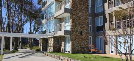ALQUILER – Departamento de DOS dormitorios c/Balcón en Ed. Ribera