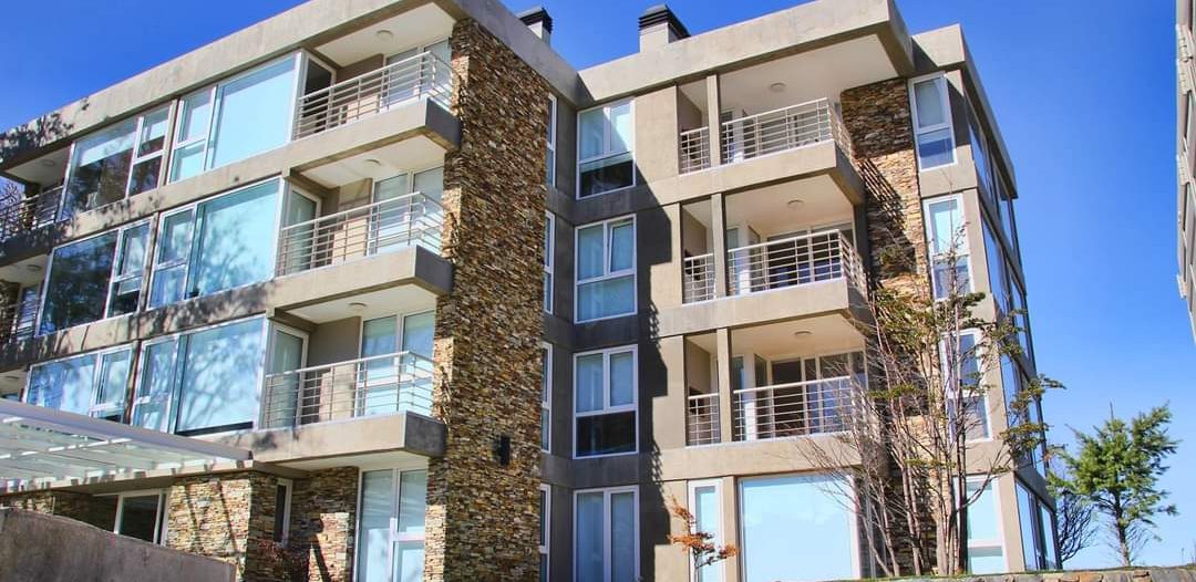 ALQUILER – Departamento de UN dormitorio c/Balcón, Parrilla y Baulera! – Complejo Ribera del Pipo