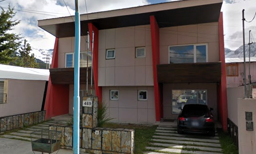 ALQUILER – Dúplex de dos dormitorios c/patio y balcón en calle Belakamain