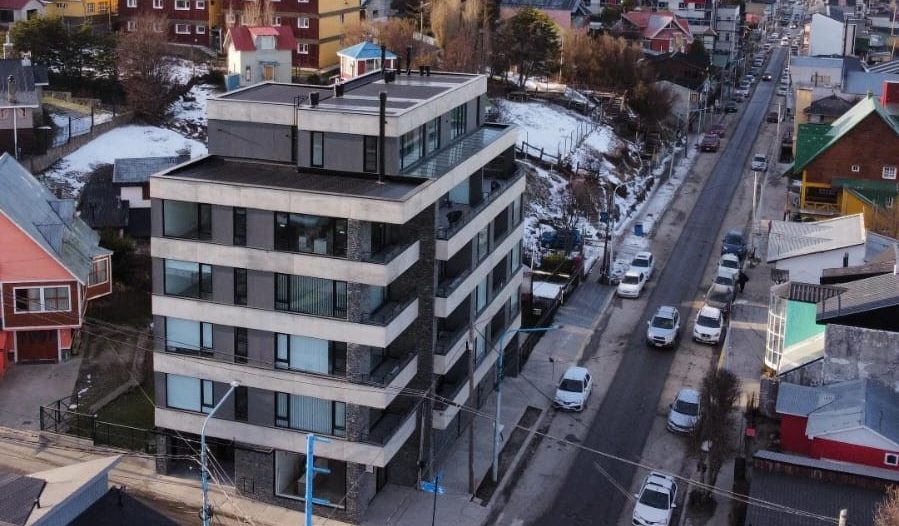 ALQUILER – Hermoso departamento céntrico de dos dormitorios c/balcón- Edificio Paz
