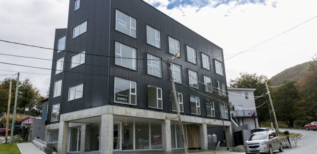 ALQUILER – Departamento DUPLEX de DOS dormitorios en Ed. Bellavista